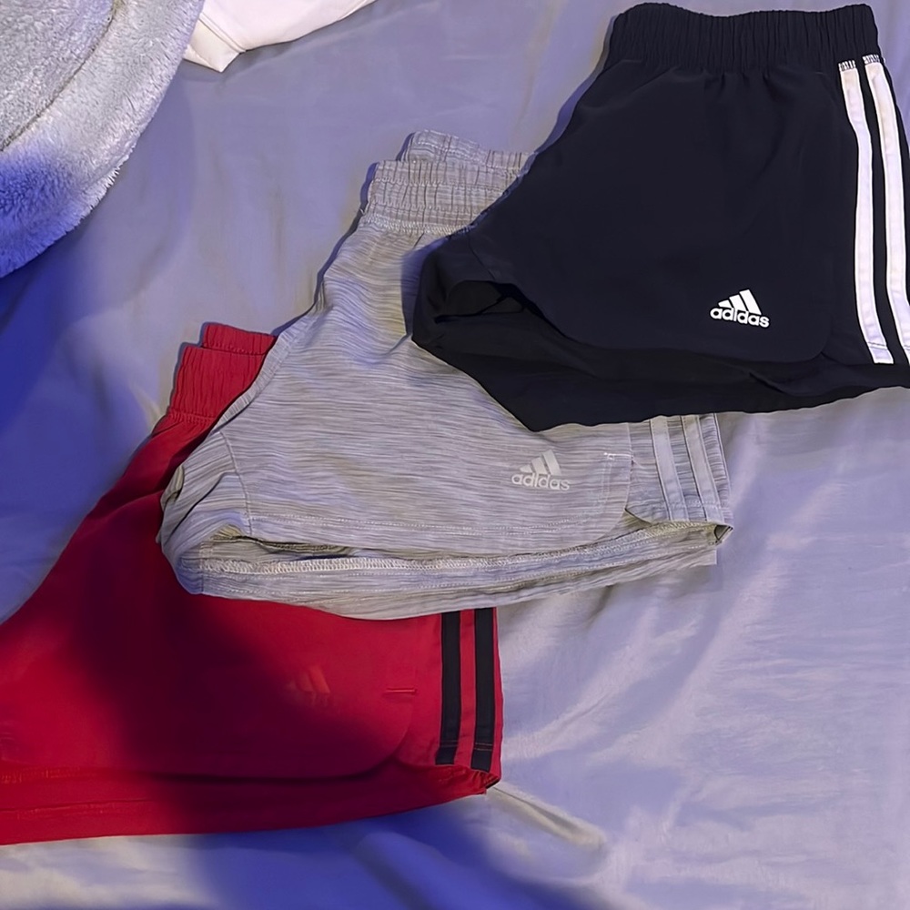 adidas running shorts super good quality, i love these shorts